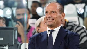 Massimiliano Allegri con sguardo soddisfatto osserva la sua squadra - Sportxpress.it