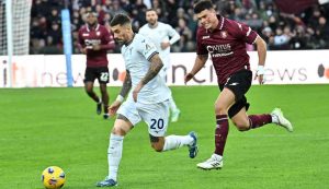 Mattia Zaccagni impegnato nel match contro la Salernitana