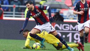 Roberto Soriano in campo con la maglia del Bologna